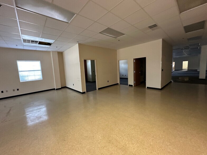 More Photos Of 3200 Wellons Blvd, New Bern Office For Sale