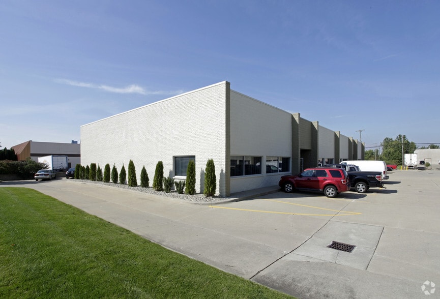 Primary Photo Of 22669-22687 Morelli Dr, Clinton Township Warehouse For Lease