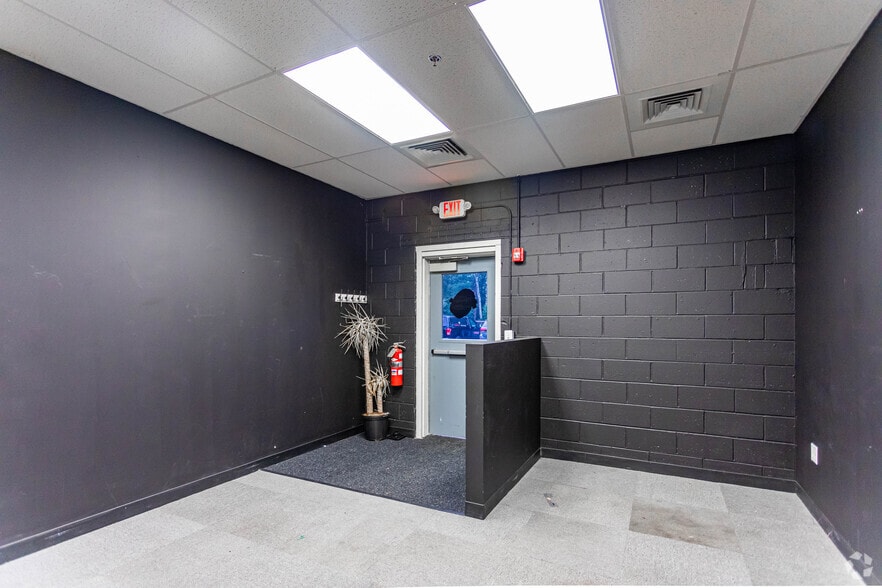 More Photos Of 465 Turnpike St, Canton Manufacturing For Lease