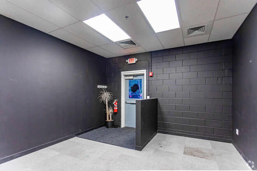 More Photos Of 465 Turnpike St, Canton Manufacturing For Lease