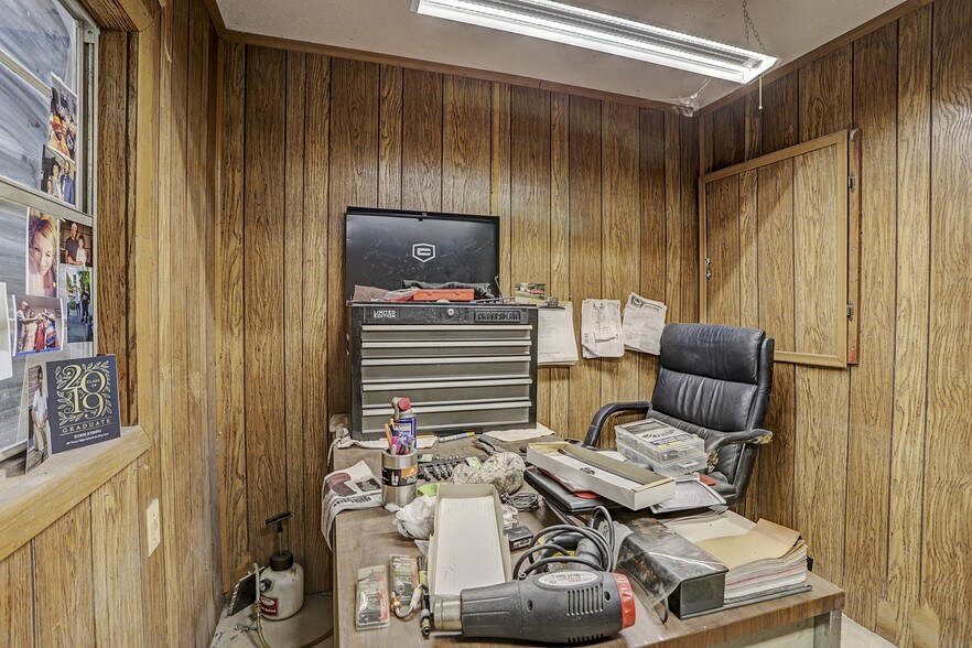 More Photos Of 1125 Cloverleaf St, Houston Industrial For Sale