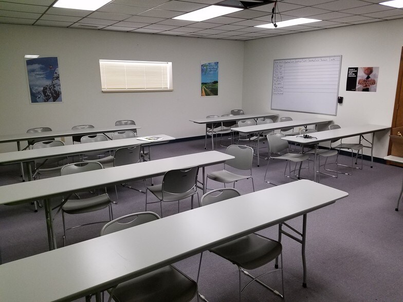 More Photos Of 219 E Schwartz St, Salem Office For Lease