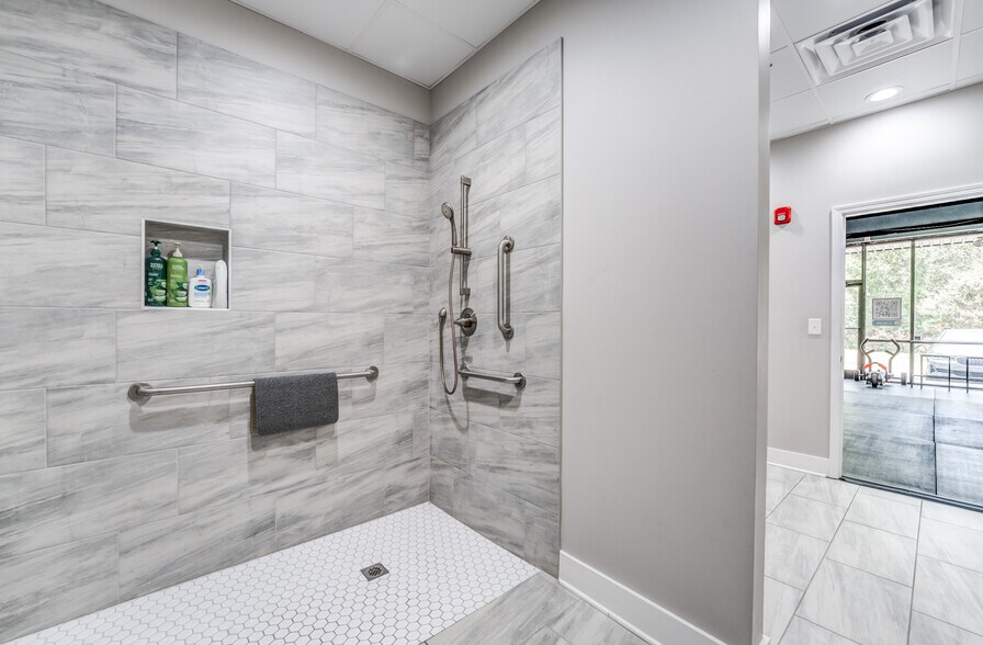 More Photos Of 9875 Huff N Puff Rd, Lakeland Freestanding For Lease