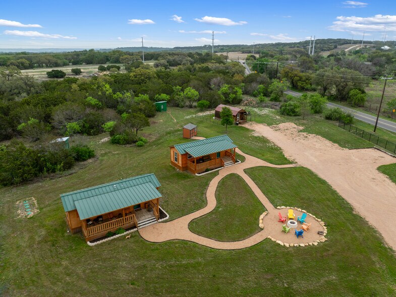 More Photos Of 212 Co 413 rd, Spicewood Hotel For Sale
