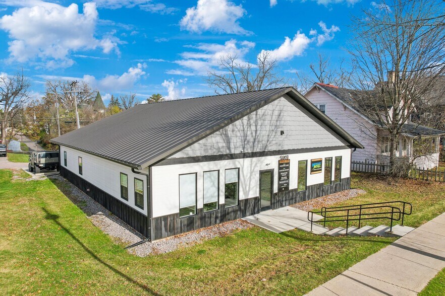 More Photos Of 613 Broadway, Wisconsin Dells Loft Creative Space For Sale