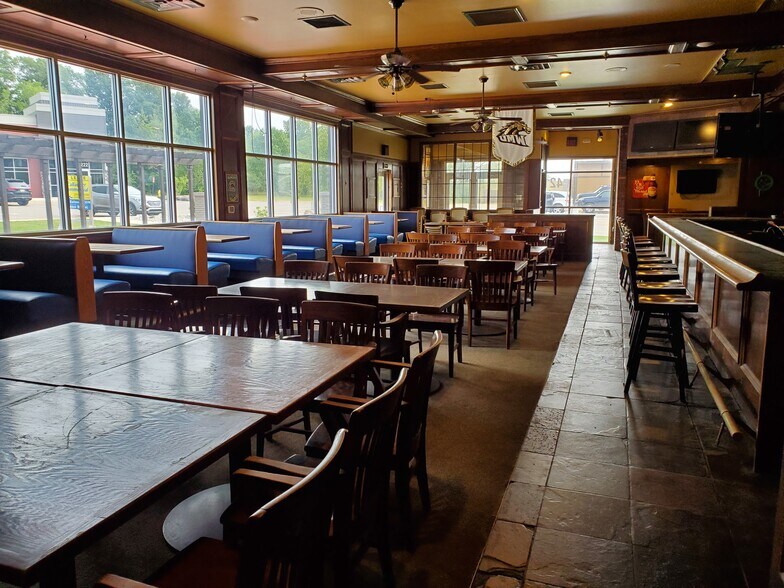 More Photos Of 4210 Stadium Dr, Kalamazoo Freestanding For Lease