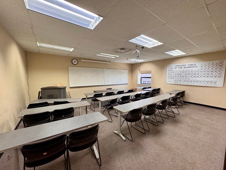 More Photos Of 208 S Johnson St, Macomb Schools For Sale