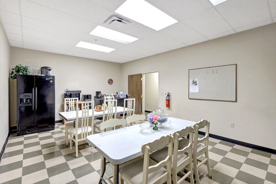 More Photos Of 5620 W Sligh Ave, Tampa Loft Creative Space For Sale