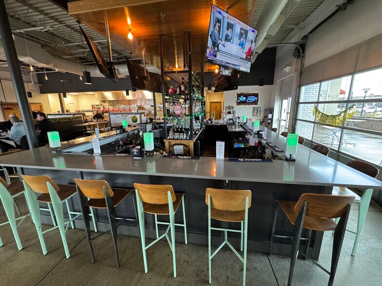 More Photos Of 7729 W Ridgewood Dr, Parma Restaurant For Lease