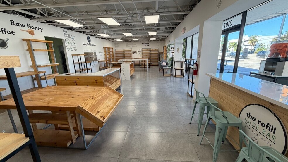 More Photos Of 2100-2104 E Oakland Park Blvd, Fort Lauderdale Freestanding For Lease