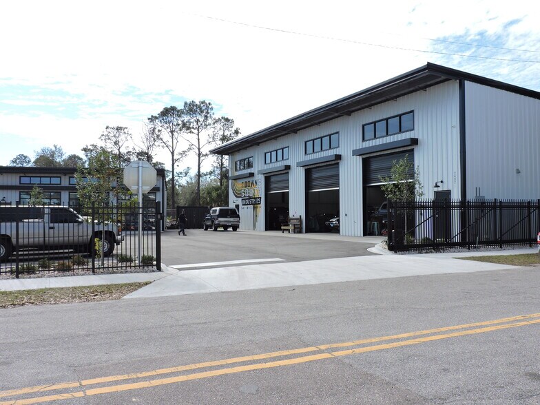 More Photos Of 2504 Main St, Jacksonville Freestanding For Sale