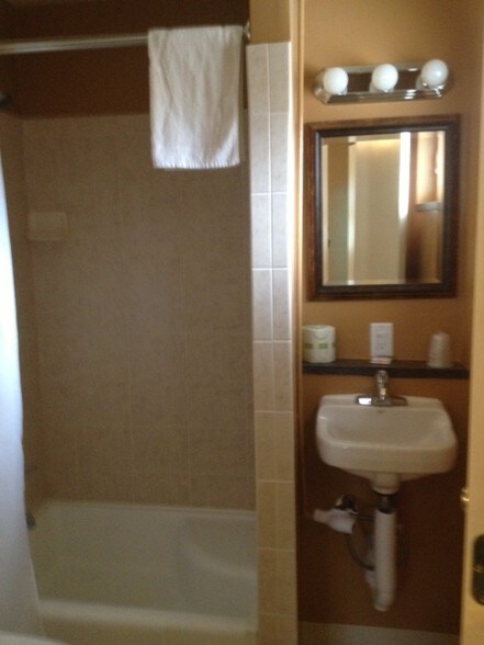 More Photos Of 3300 Hoyt St, Muskegon Hotel For Sale