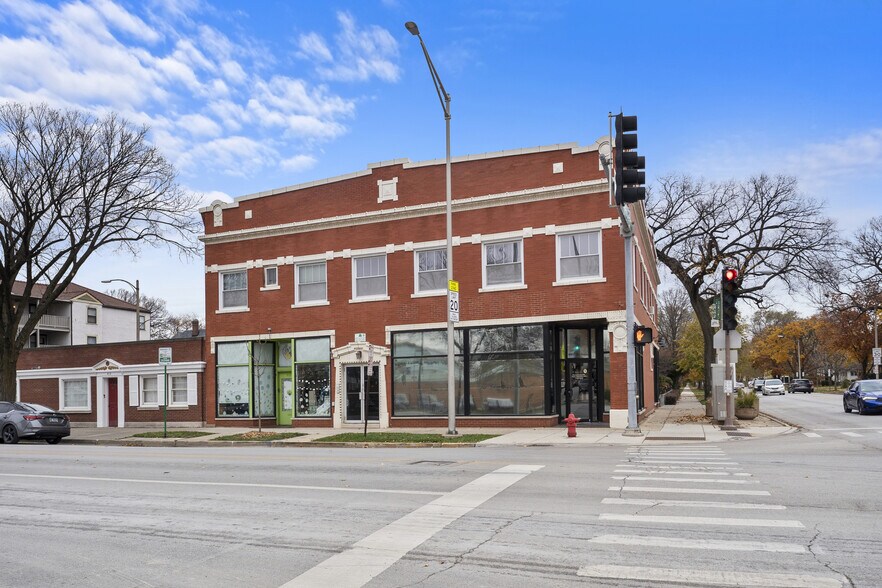 More Photos Of 400-402 Lake St, Oak Park Storefront Retail Office For Sale