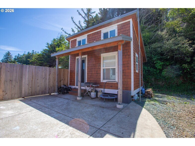 More Photos Of 29940 Harbor Way, Gold Beach Apartments For Sale