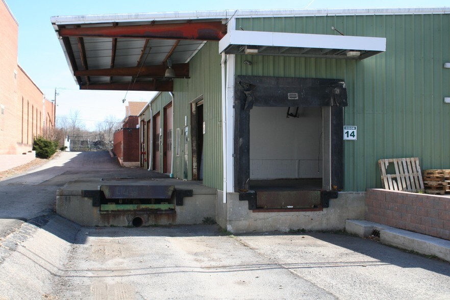 More Photos Of 210-211 Cottage St, Poughkeepsie Warehouse For Lease