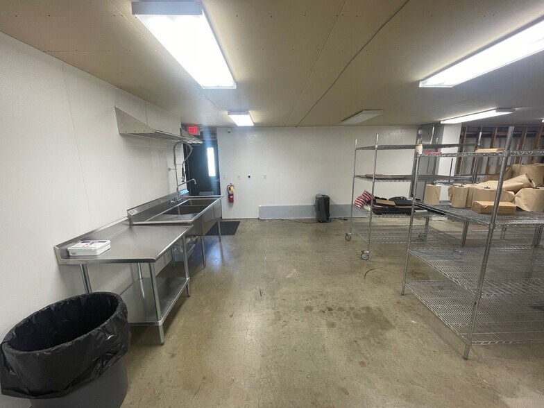 More Photos Of 10105 Hedden Rd, Evansville Warehouse For Sale