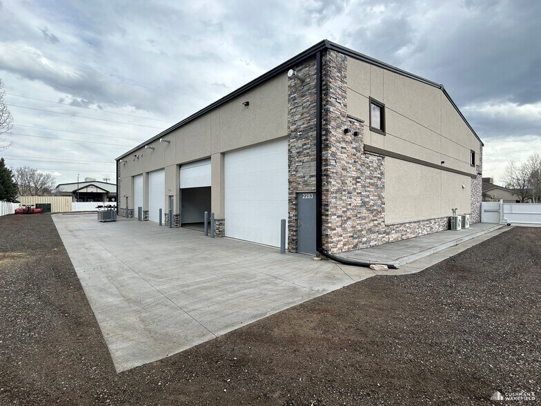 More Photos Of 2283-2295 E 11th St, Loveland Flex For Lease