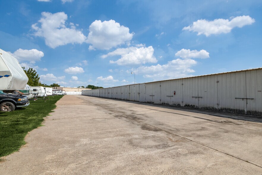 More Photos Of 8750 Galveston Rd, Houston Industrial For Lease