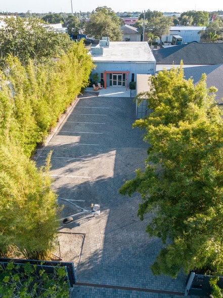 More Photos Of 3158 24th Ave N, Saint Petersburg Showroom For Sale