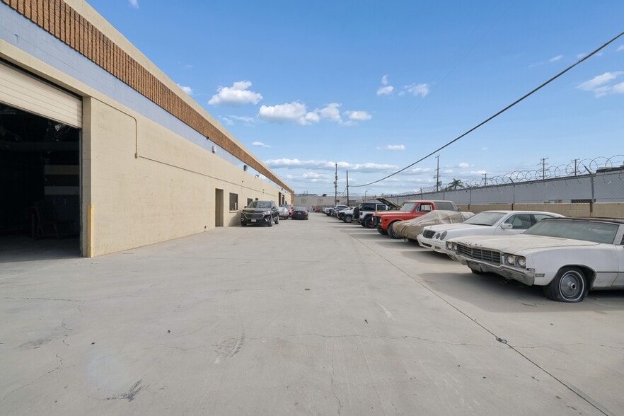 More Photos Of 7407 Ethel Ave, North Hollywood Warehouse For Lease