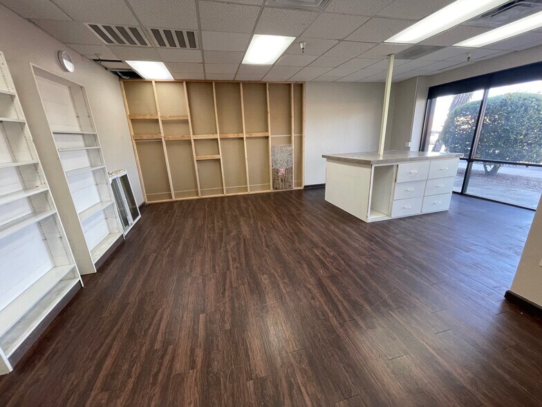 More Photos Of 15600-15650 N Black Canyon Hwy, Phoenix Office For Lease