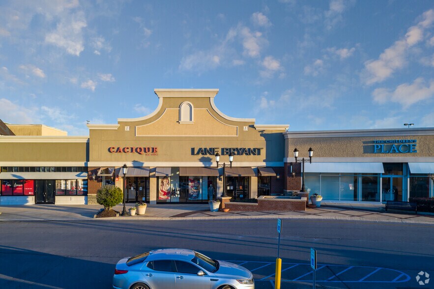 More Photos Of 5000-5084 Pinnacle Sq, Birmingham Storefront For Lease