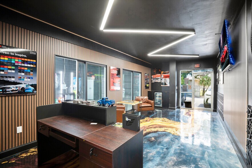 More Photos Of 2350 Us-17-92, Longwood Showroom For Sale