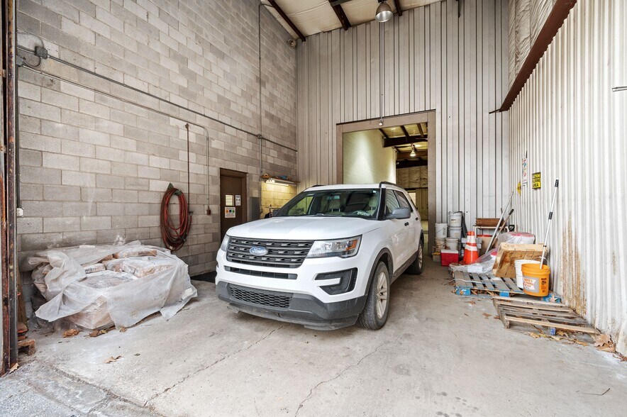 More Photos Of 921 Saw Mill Run Blvd, Pittsburgh Light Distribution For Sale