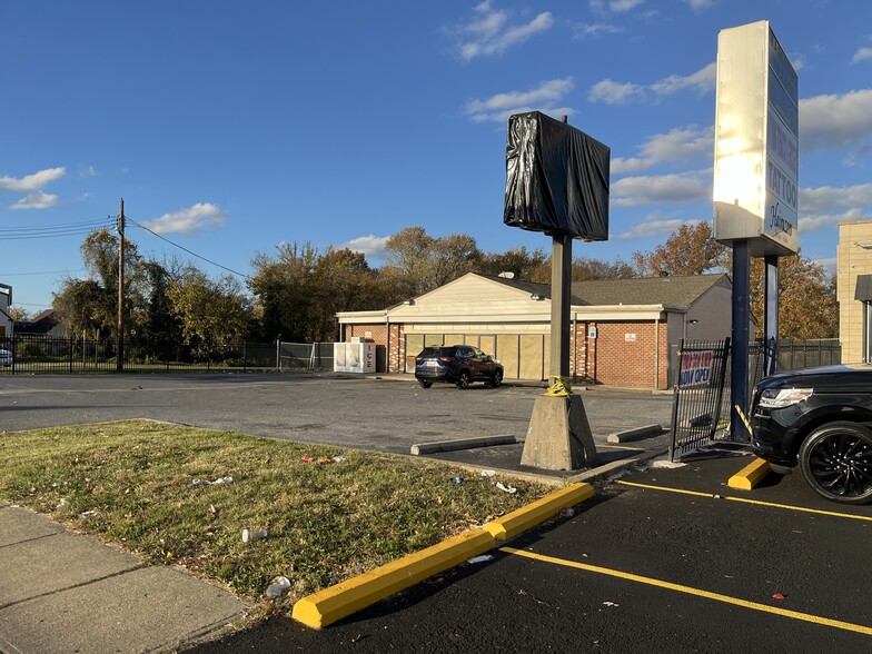 Primary Photo Of 6116 Marlboro Pike, District Heights Convenience Store For Lease