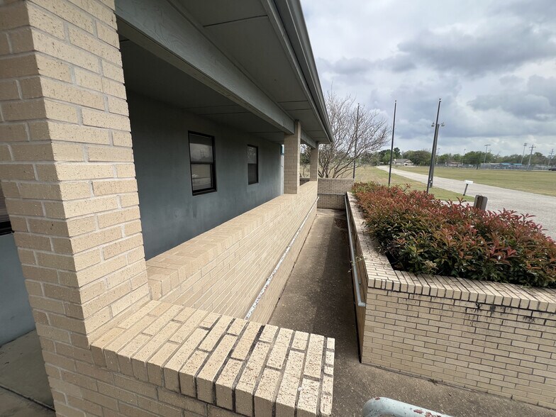 More Photos Of 1600 South Hwy 96, Bastrop Manufacturing For Sale