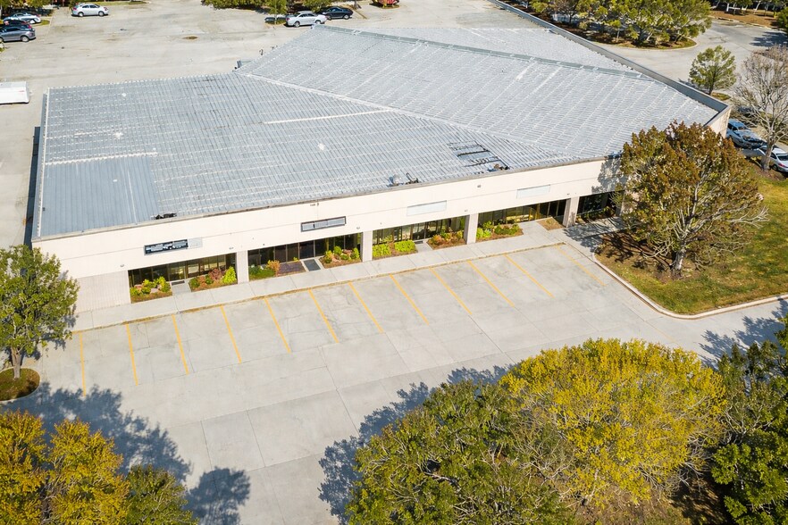 More Photos Of 418-544 Interstate Ct, Sarasota Light Distribution For Lease
