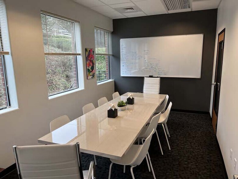 More Photos Of 11000 SW Barbur Blvd, Portland Office For Sale