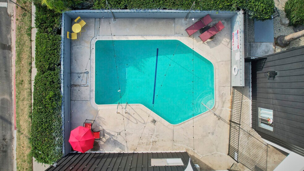 More Photos Of 204 N Manhattan Pl, Los Angeles Apartments For Sale