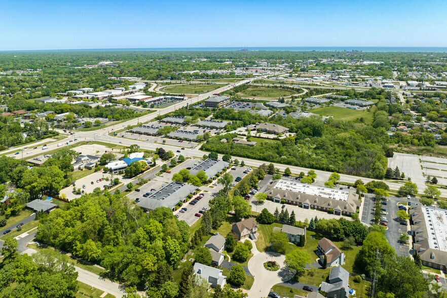 More Photos Of 3 S Greenleaf Ave, Gurnee Unknown For Lease