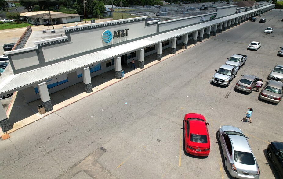 More Photos Of 627 E Admiral Doyle Dr, New Iberia Unknown For Lease