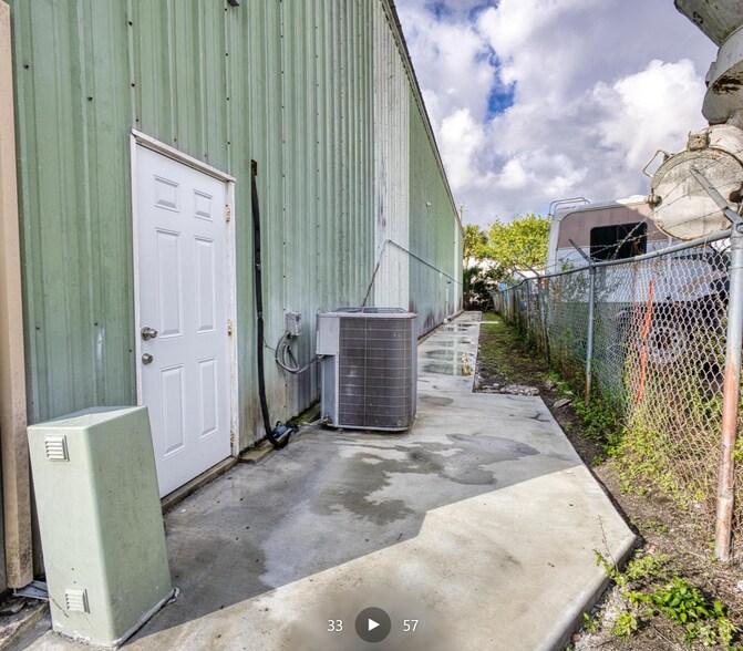 More Photos Of 13050 NW 43rd Ave, Opa Locka Warehouse For Lease
