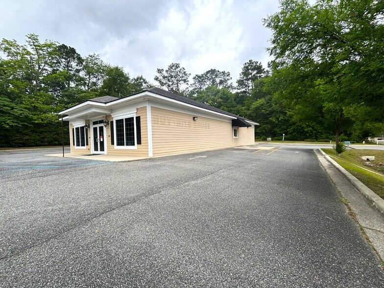 More Photos Of 704 S Us-27, Havana Drugstore For Sale