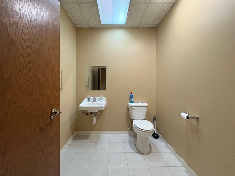 More Photos Of 8240 E 111th St, Bixby Light Distribution For Lease