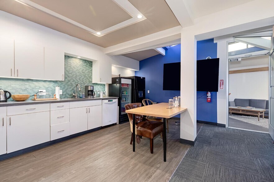 More Photos Of 3361-3365 Barham Blvd, Los Angeles Loft Creative Space For Lease