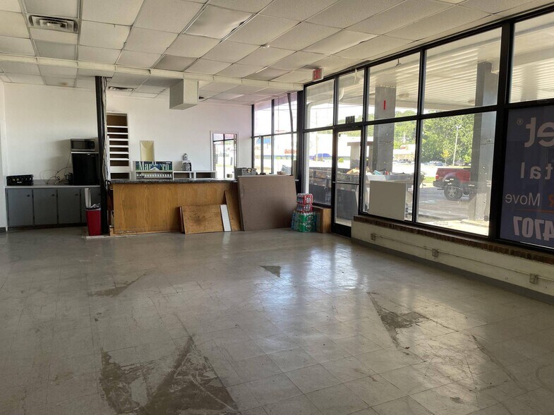 More Photos Of 4004 Hixson Pike, Chattanooga Service Station For Sale