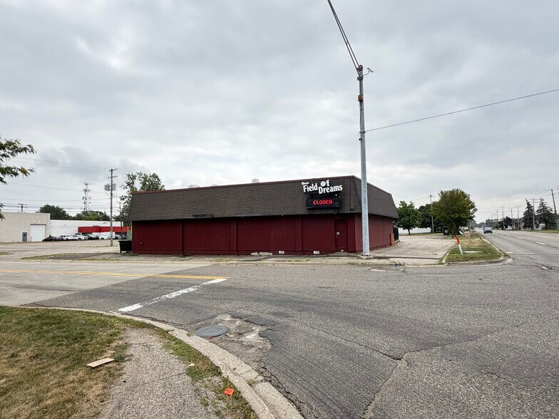 More Photos Of 1090 Rochester Rd, Troy Restaurant For Sale
