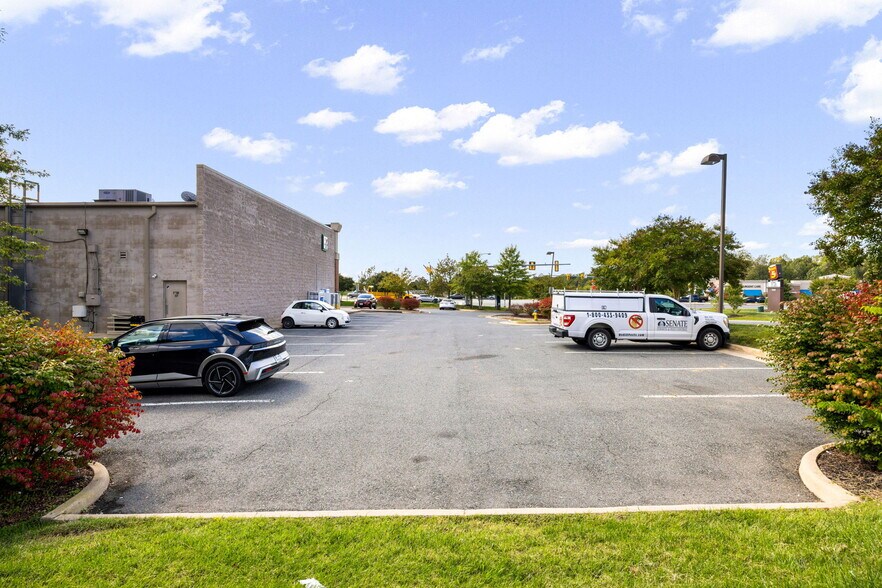 More Photos Of 1036 Warrenton Rd, Fredericksburg General Retail For Lease