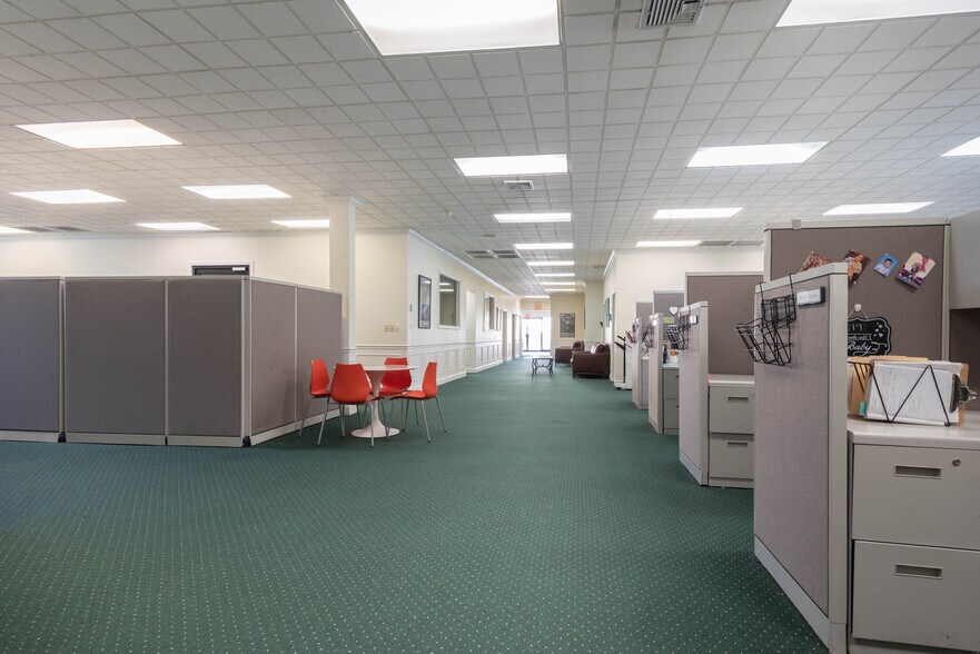 More Photos Of 275 Dixon Ave, Amityville Office For Sale
