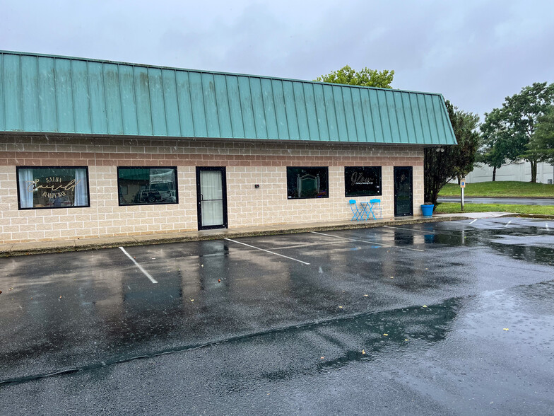 Primary Photo Of 8161 Teal Dr, Easton Office For Lease