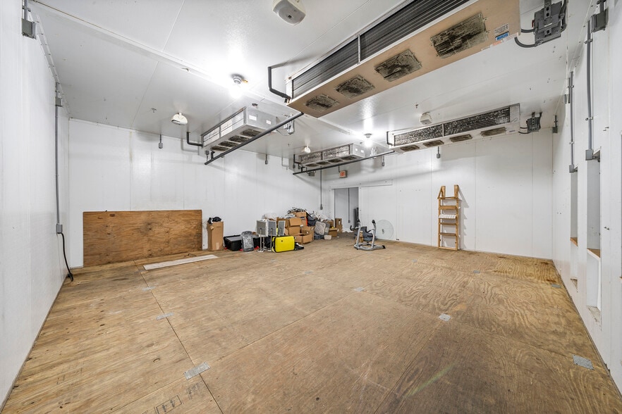 More Photos Of 2585 NW 21st Ter, Miami Warehouse For Lease