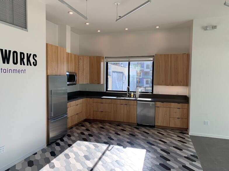 More Photos Of 2219 Aaron St, Los Angeles Loft Creative Space For Lease