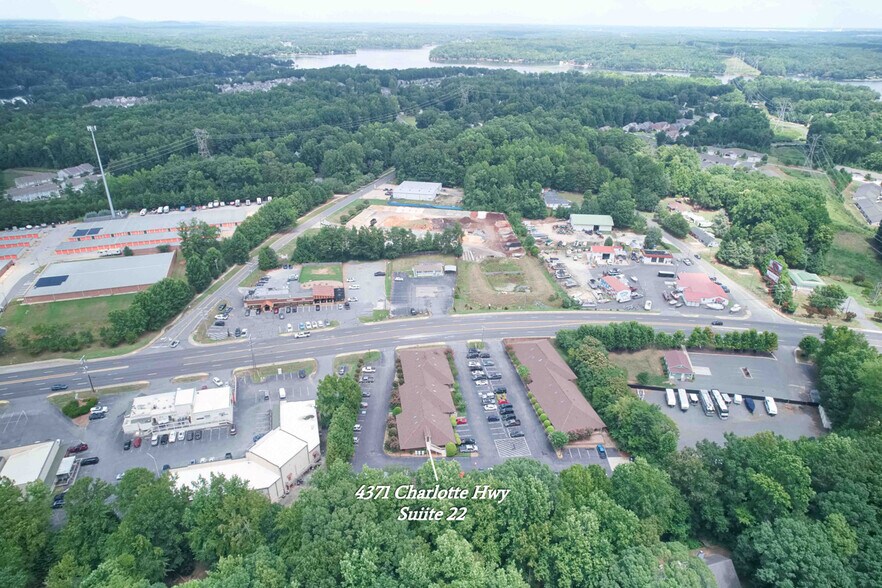 More Photos Of 4371 Charlotte Hwy, Clover Office For Sale