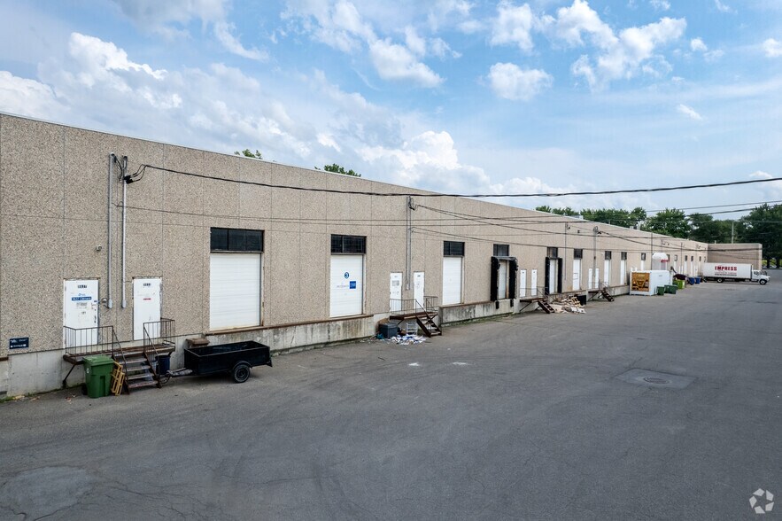 More Photos Of 9649 Rue Saint-Clément, Montréal Flex For Sale