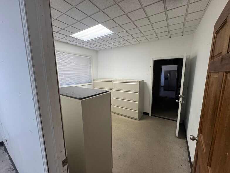More Photos Of 19336 Goddard Ranch Ct, Morrison Light Manufacturing For Lease