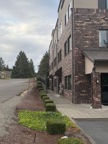 More Photos Of 1002 39th Ave SW, Puyallup Office For Lease
